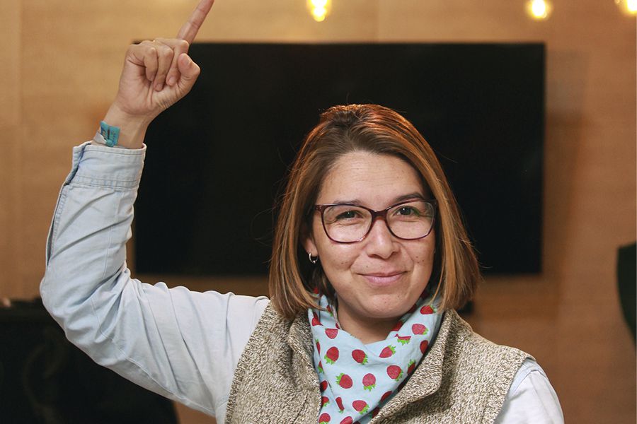 Makarena Lucero, la chilena premiada internacionalmente por crear plataforma de integración tecnológica para personas mayores