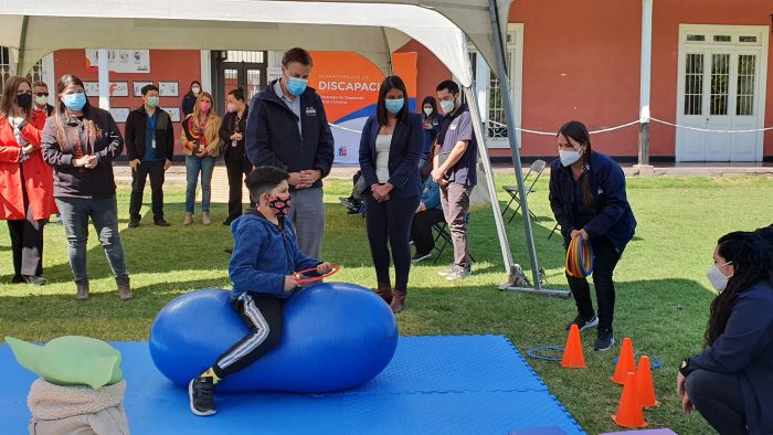 Autoridades presentan el primer vacunatorio ajustado comunal del país adecuado para niños, niñas y adolescentes con discapacidad intelectual y del Espectro Autista