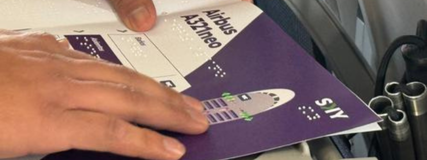 SKY Airline introduce guías en braille para pasajeros con discapacidad visual