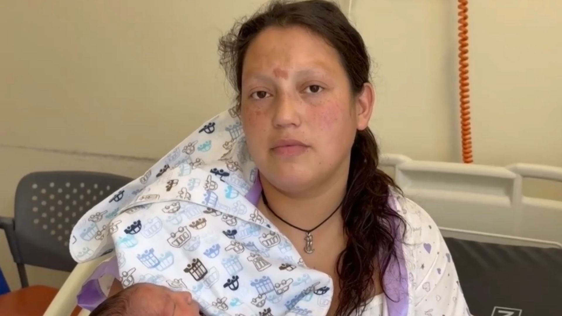 Investigan atención de mujer con discapacidad que dio a luz en su hogar